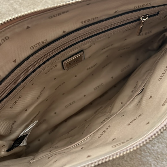 Guess Bag - Picture 5 of 10